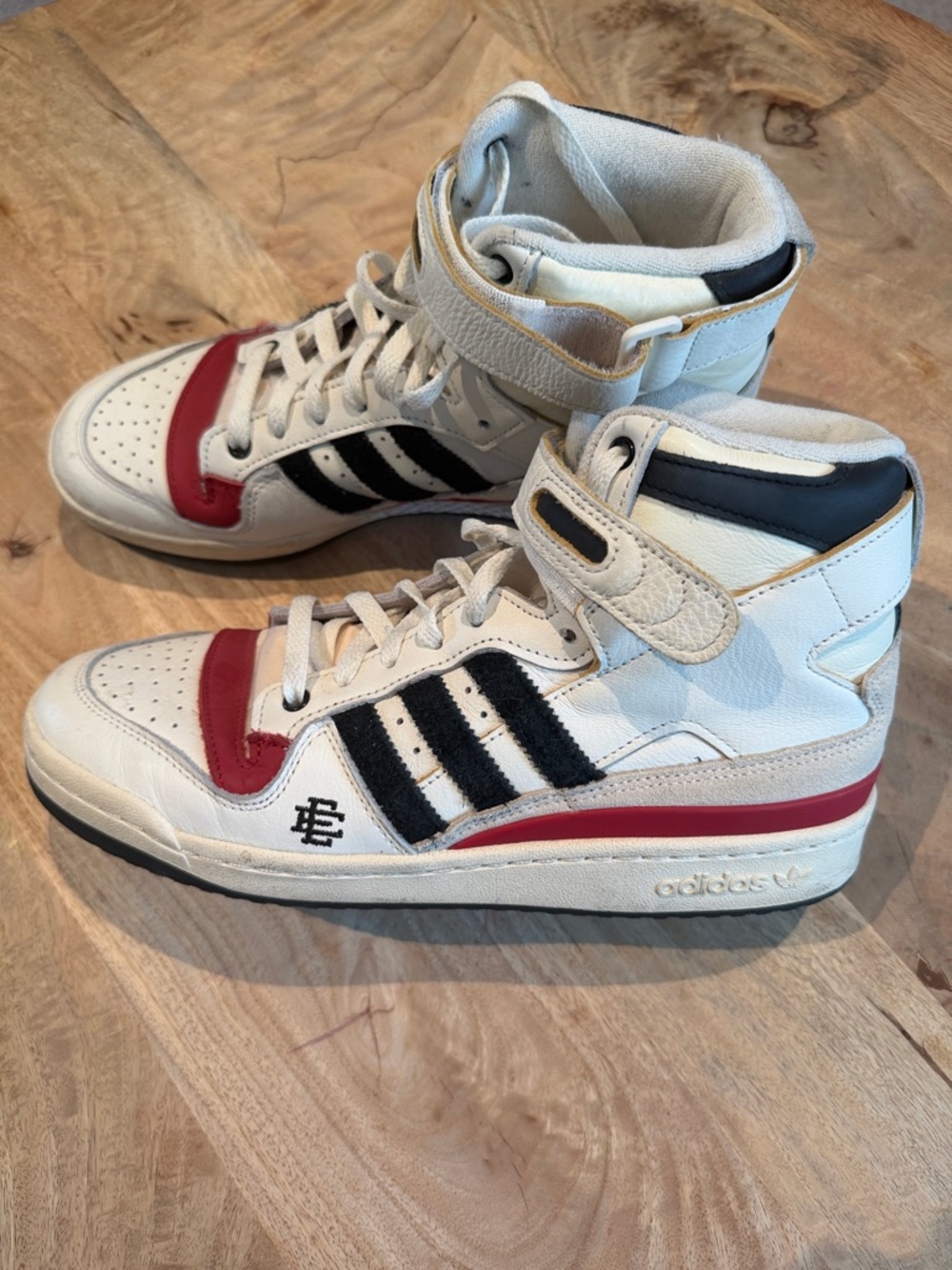 Adidas FORUM 84 HIGH
"ERIC EMANUEL - LOUISVILLE"